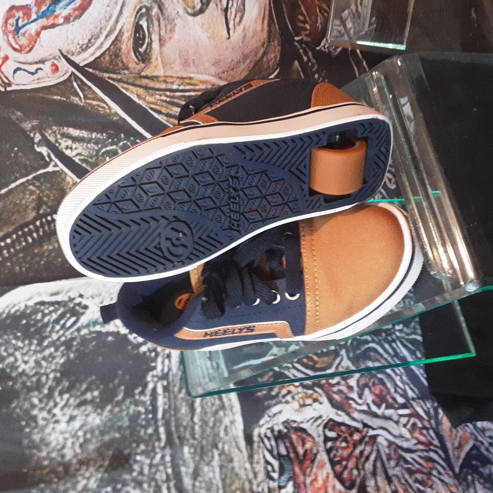 Shoes - Picture 3 of 5